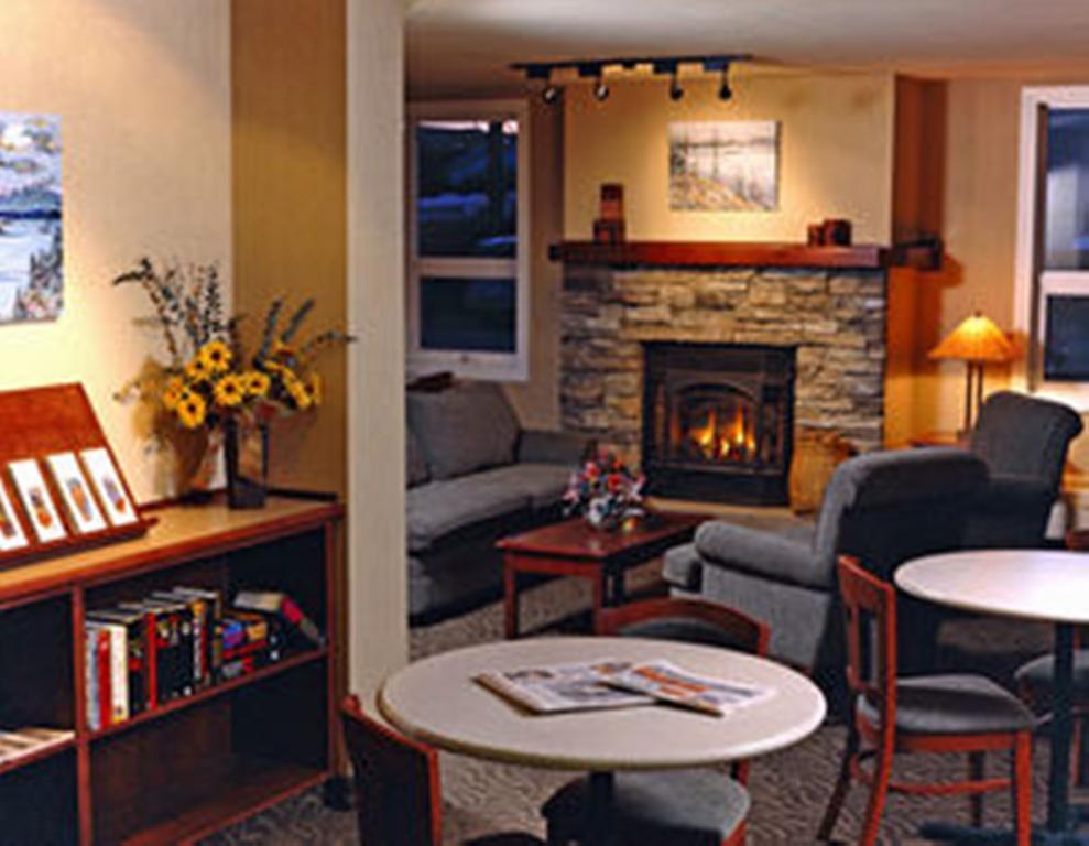 Coast Fraser Tower Yellowknife Intérieur photo