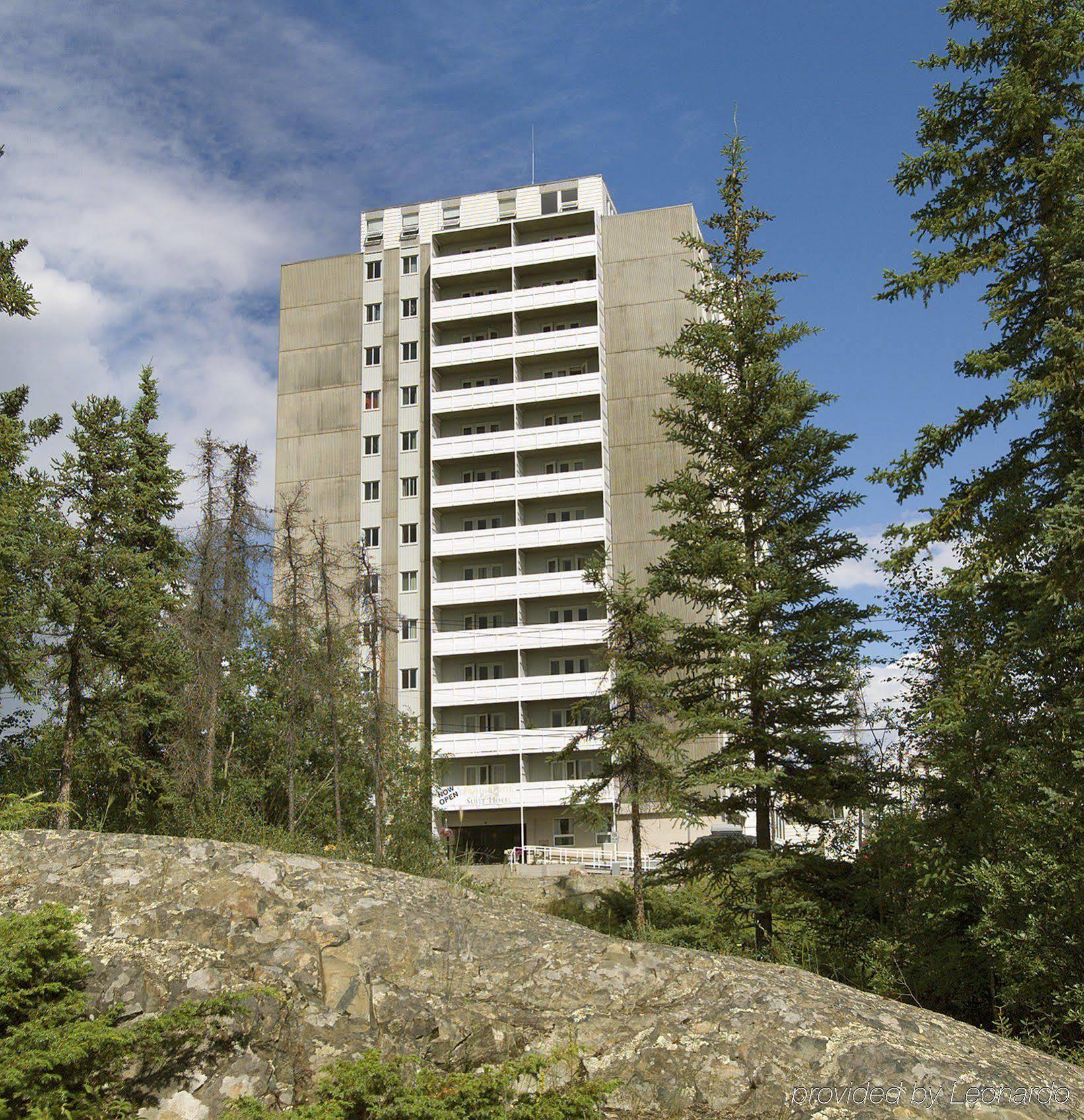 Coast Fraser Tower Yellowknife Extérieur photo