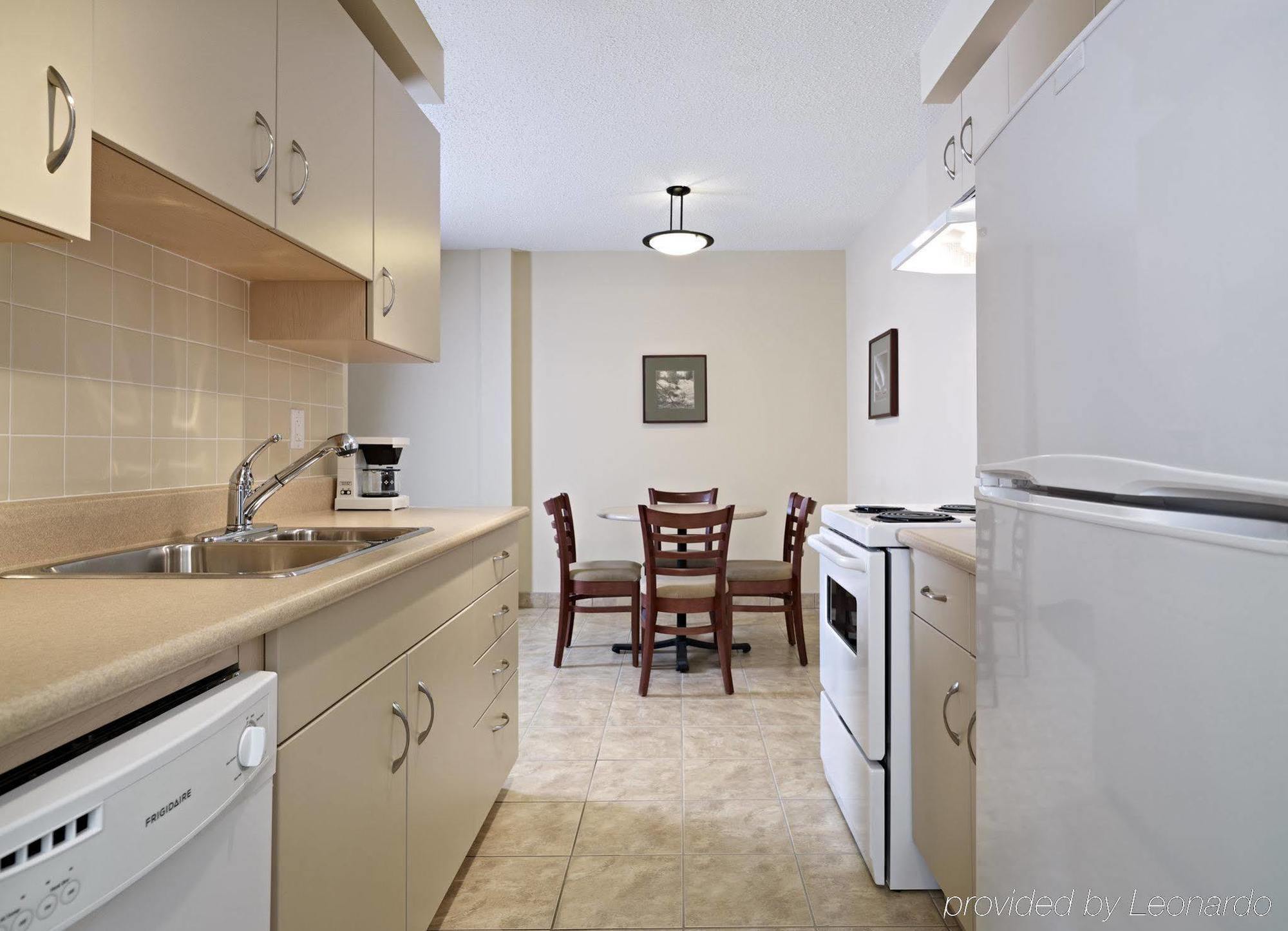 Coast Fraser Tower Yellowknife Chambre photo