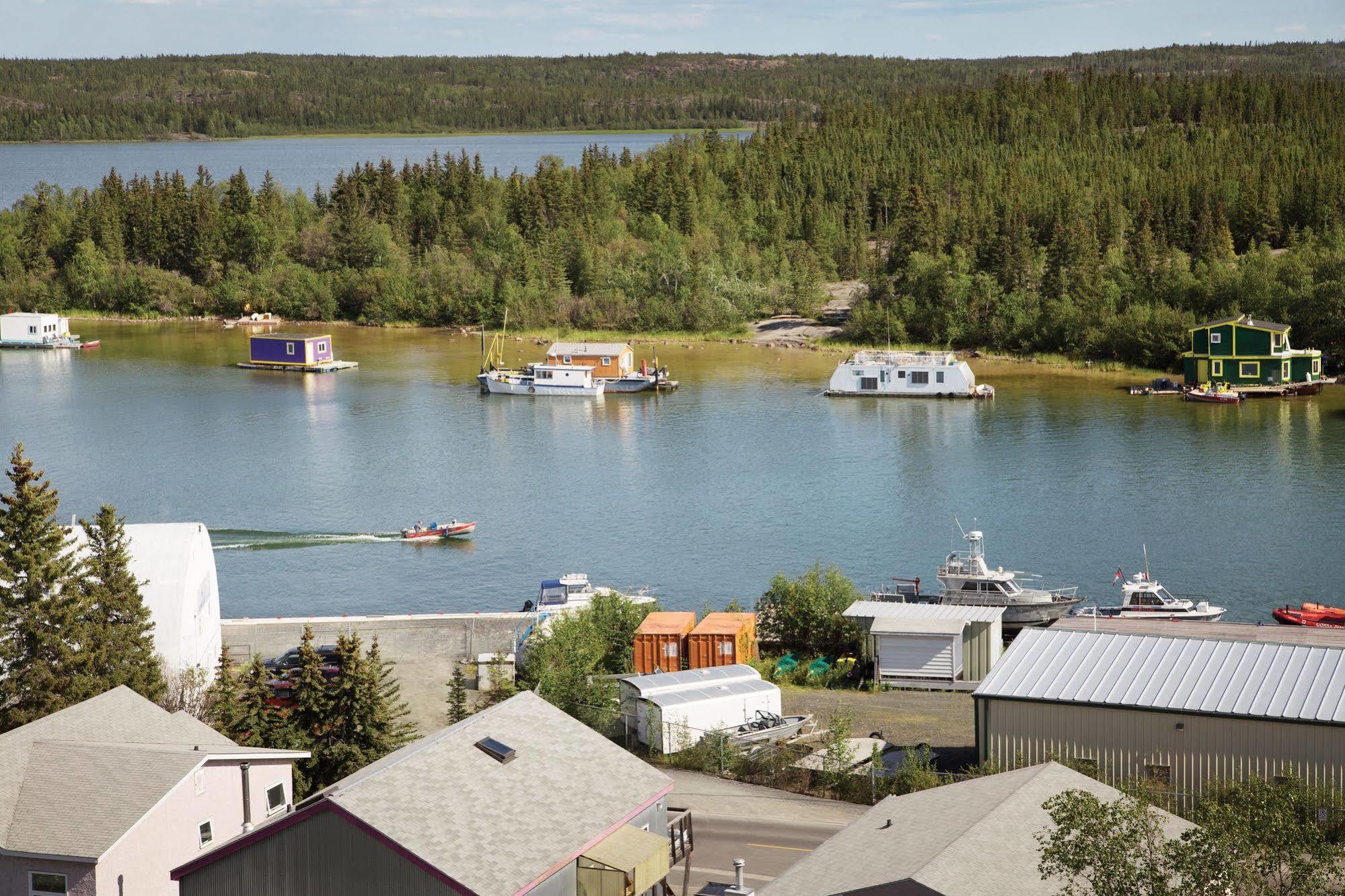 Coast Fraser Tower Yellowknife Extérieur photo