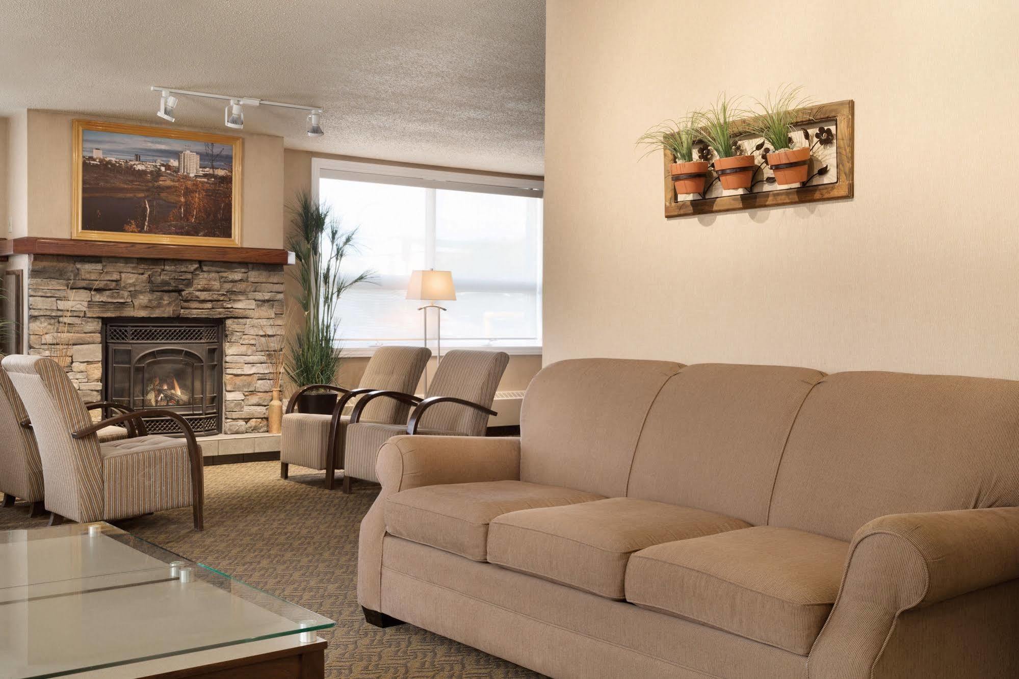 Coast Fraser Tower Yellowknife Extérieur photo